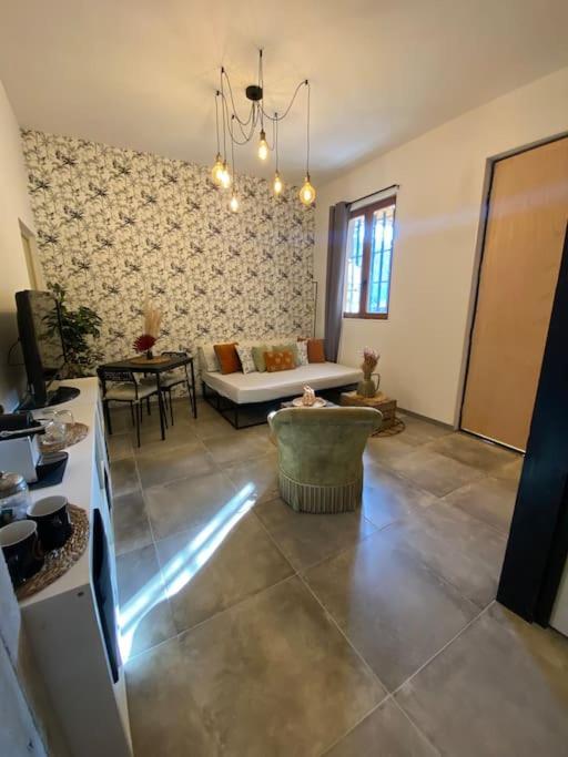 Appartement Superbe Studio De Charme à Tourrette-Levens Extérieur photo